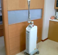 炭素ガスレーザー装置